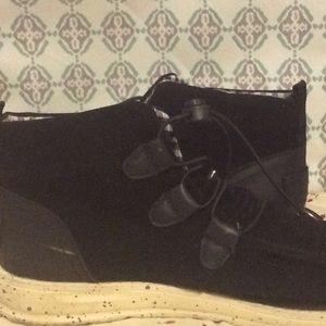 🖤🖤HIGH TOP SHOES NO BRAND SPECIFIED🖤🖤